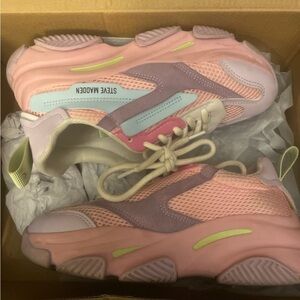 Steve Madden sneakers